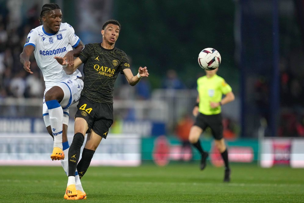 Bradley Barcola mencetak gol penentu kemenangan PSG atas Auxerre di Ligue 1.